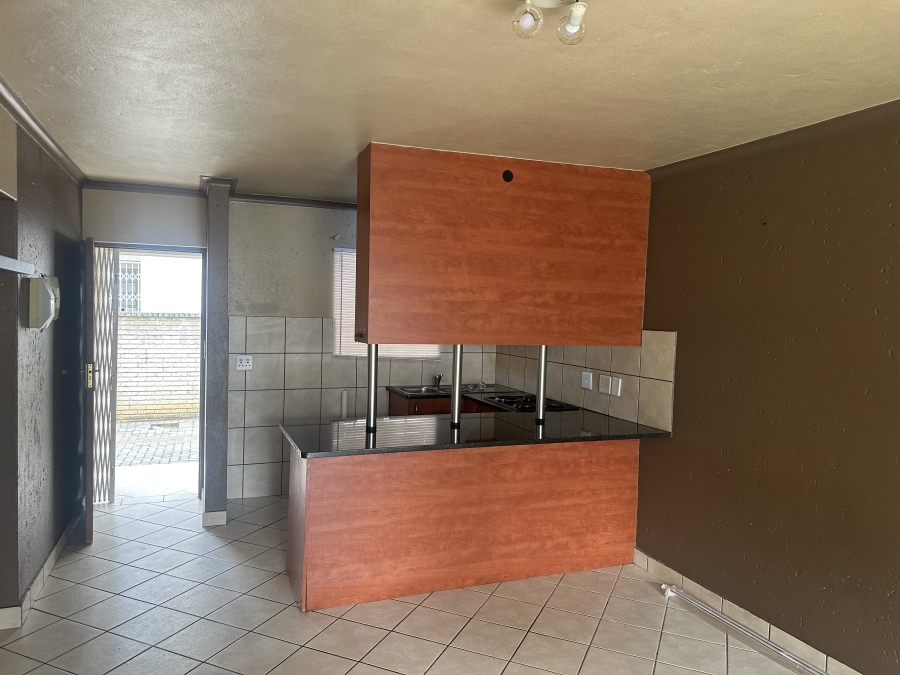 To Let 2 Bedroom Property for Rent in Waterval East North West